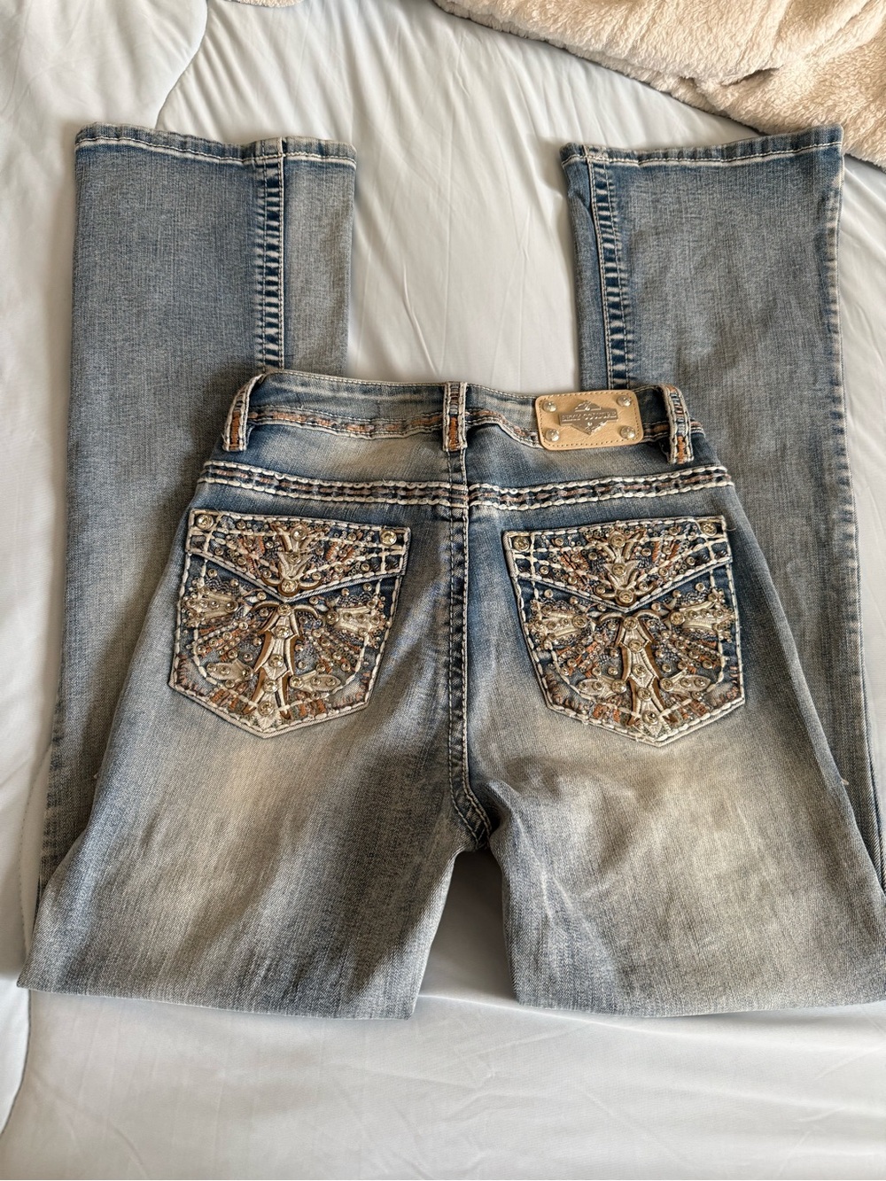 Embellished Light Blue Women’s Jeans with Decorative Back Pockets